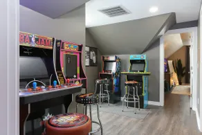 Walk to Downtown Arcade House - Image 2