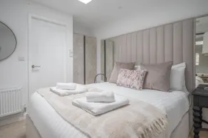 Stylish Loft | Central Grange | Sleeps 4 | WiFi - Image 2