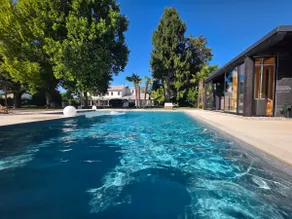 Luxury Escape with Jacuzzi & Sauna - Image 2