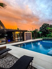 Luxury Escape with Jacuzzi & Sauna - Image 3