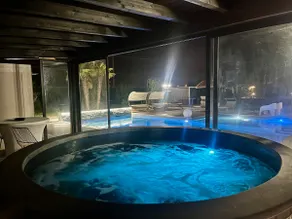 Luxury Escape with Jacuzzi & Sauna - Image 5