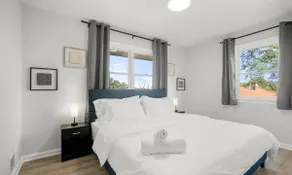 Upscale Old Town Views 3BD Lux - Image 3