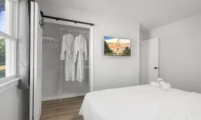 Upscale Old Town Views 3BD Lux - Image 2