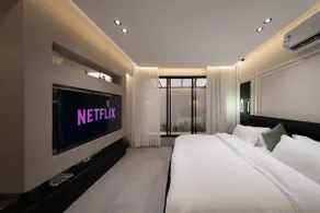 M 108 | Luxe Studio With Balcony | self-entry - Image 4