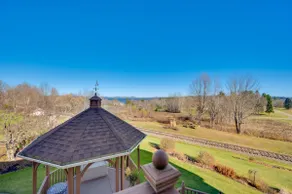 Lake View 2 Bedroom Retreat w/ Balcony in Newport! - Image 5