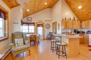 Lake View 2 Bedroom Retreat w/ Balcony in Newport! - Image 3