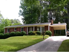Lovely Stay By Kerr Lake - Image 3