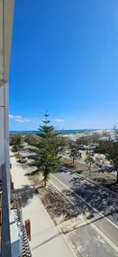 Coastal Townhouse - 500m to the beach - Image 4