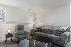 The Den: Delightful 2-Bedroom Retreat in Blue - Image 2