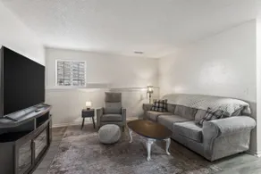 The Den: Delightful 2-Bedroom Retreat in Blue - Image 4