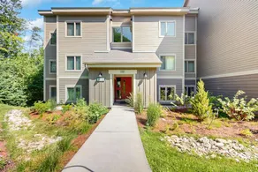 Ski-in/out 2BR condo with fireplace - Image 4