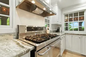 North Lakeshore Retreat - Image 4