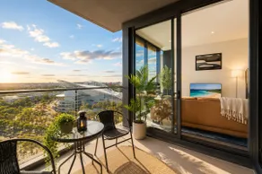 AccorView Luxury 1BR Suite Pool Gym Parking - Image 5