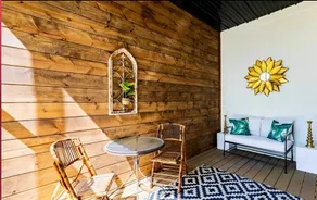 The Oak Upscale Studio - Image 5