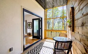 The Oak Upscale Studio - Image 4