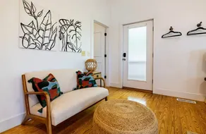 The Oak Upscale Studio - Image 2