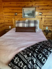 Entire 50 acre lake and cabin - Image 4