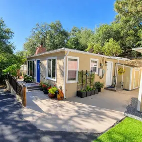 The Blue Door Cottage - Image 2