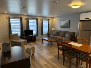 3 Bed 2.5 bath on Queen pet friendly+parking - Image 3