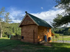 Sawyer's Loft: Tiny House, Cycling & Hiker's Haven - Image 2