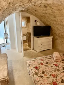 Le Cocon (the cave) - Image 2