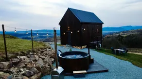 VISTA Vacation Homes - Premium w/ Private Hot Tub - Image 5