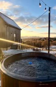 VISTA Vacation Homes - Premium w/ Private Hot Tub - Image 2