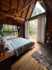 Lagoa Dourada Chalet with hot tub and lagoon view - Image 2