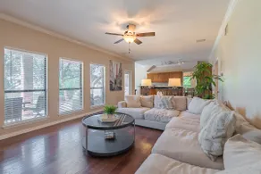 Relaxing Home in San Antonio - Image 2