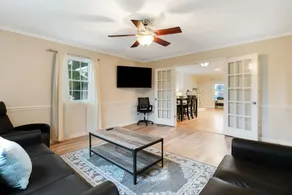 2 miles to Elon Campus - Pet Friendly-Fenced Yard - Image 3