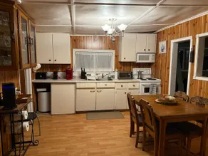 Georgian Bay Cottage/ Beach Access •Yard• Sleeps 8 - Image 4