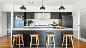 Holiday Crescent – Stylish comfort for groups - Image 5