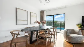 Holiday Crescent – Stylish comfort for groups - Image 4
