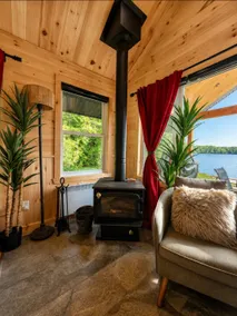 Private lake view cottage with hot tub - Image 3