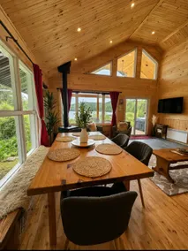 Private lake view cottage with hot tub - Image 5