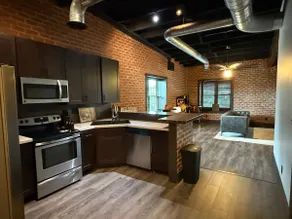 Loft in Historic Downtown - Image 2