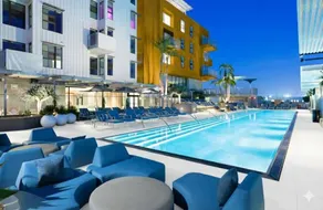 Stylish 1Bd Retreat • Free Parking, Pool & Jacuzzi - Image 4