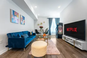 Stylish 1Bd Retreat • Free Parking, Pool & Jacuzzi - Image 5