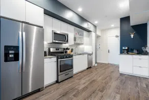 Stylish 1Bd Retreat • Free Parking, Pool & Jacuzzi - Image 2