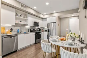 Elegant 2Bd-2Ba • Free Parking, Pool & Jacuzzi - Image 3