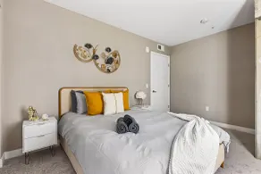 Elegant 2Bd-2Ba • Free Parking, Pool & Jacuzzi - Image 4