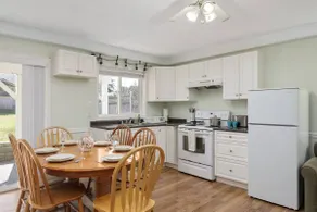 Cozy and Relaxing Private Getaway Free Parking - Image 3