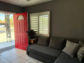 2 bedroom suite. Private & 5 min to airport - Image 5