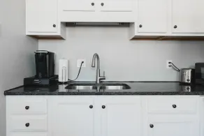Strathroy Stays - Sleeps 6- Centrally Located - Image 3