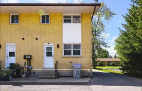 Strathroy Stays - Sleeps 6- Centrally Located - Image 2