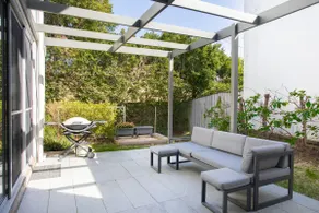 Bright family-friendly coastal stay near beaches - Image 2