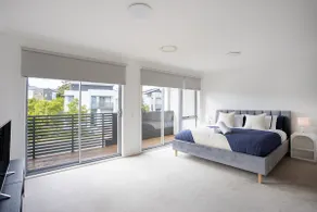 Bright family-friendly coastal stay near beaches - Image 4