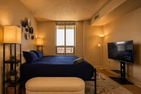 Downtown 2BR Walk to DC Metro, Gym, Parking, Pool - Image 3