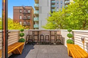 Manhattan Group Stay | 4BR Unique Era-Themed Home - Image 4