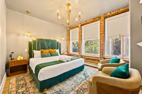 Manhattan Group Stay | 4BR Unique Era-Themed Home - Image 2
